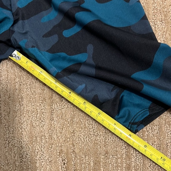 Onzie Camo Biker Shorts - Picture 3 of 5